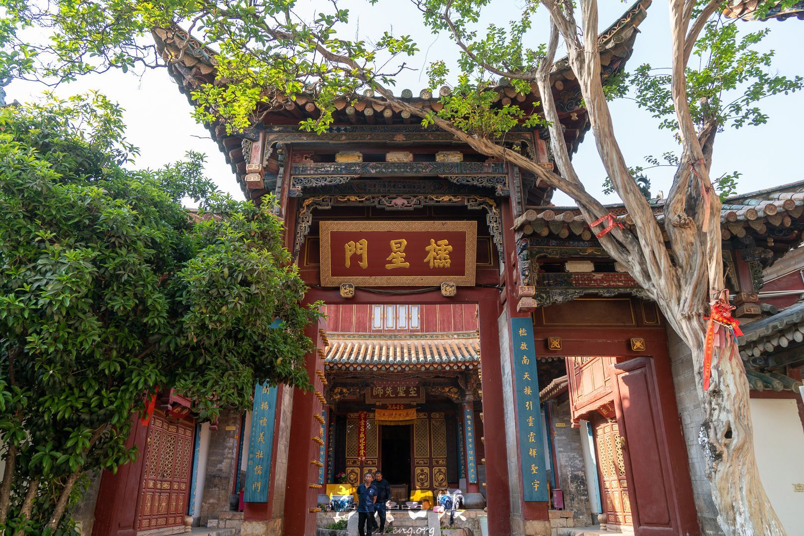 文明阁建筑群孔子楼前的棂星门