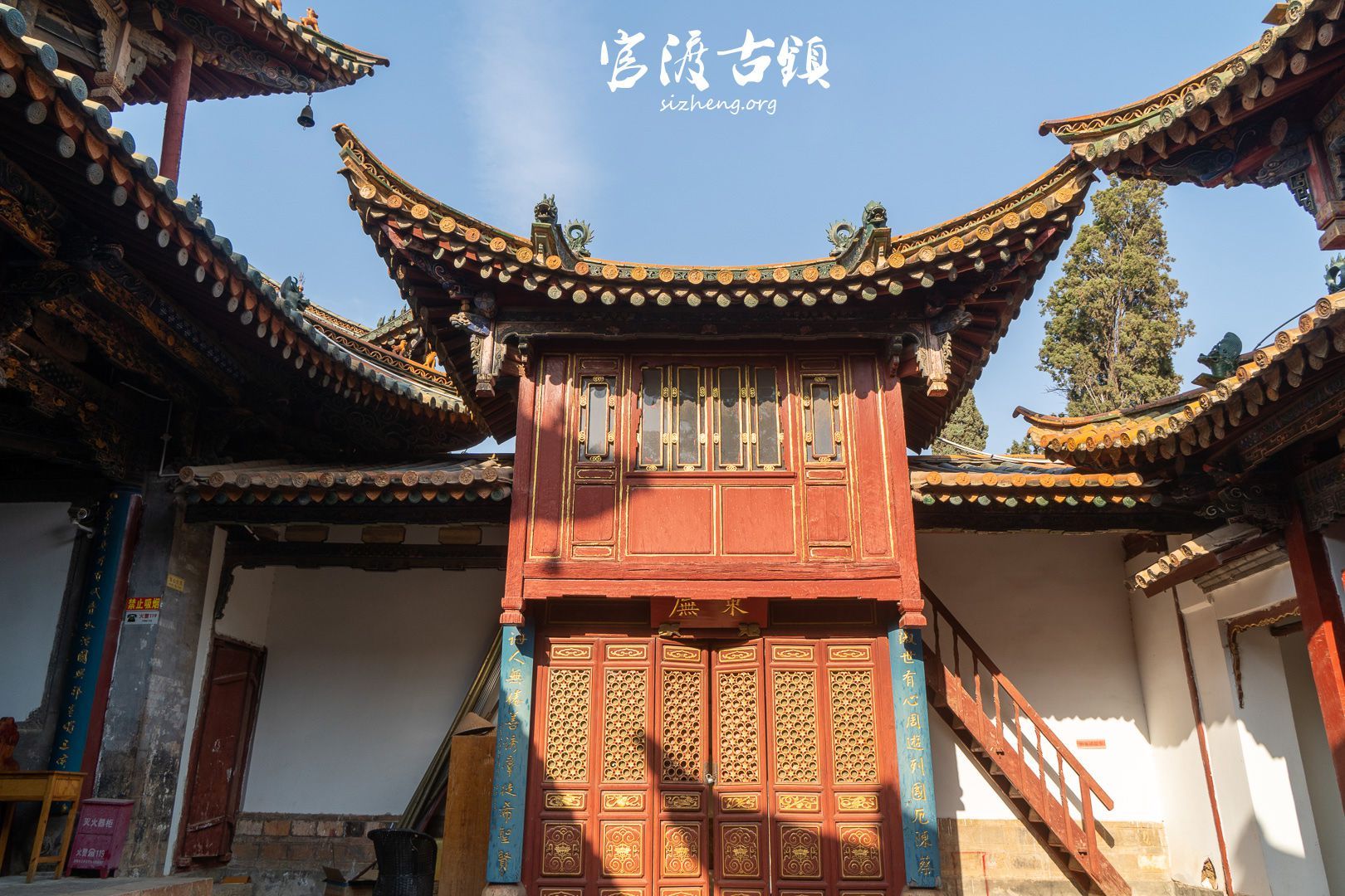文明阁建筑群孔子楼前的东廡
