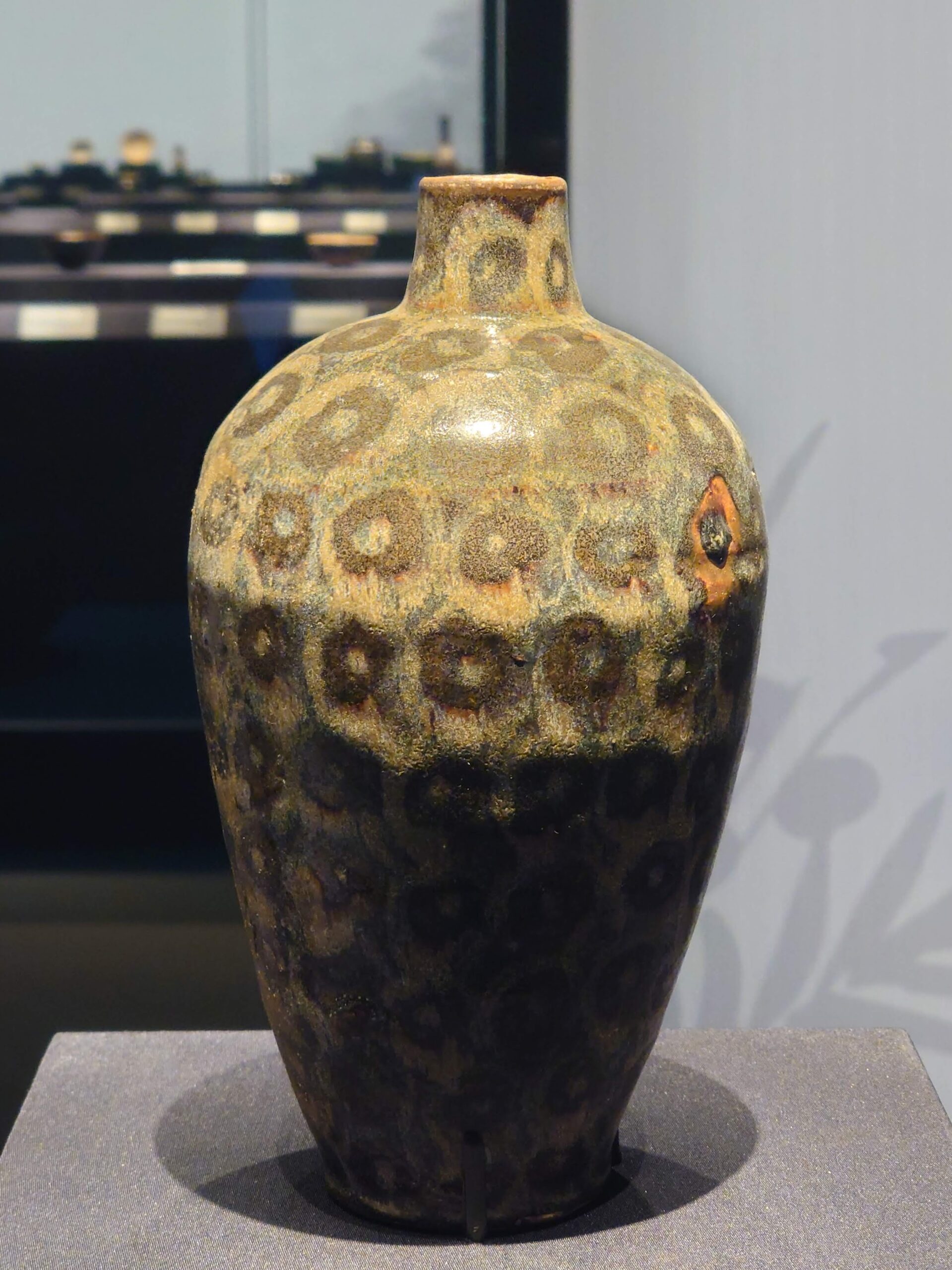 元代窑变釉圆圈纹梅瓶