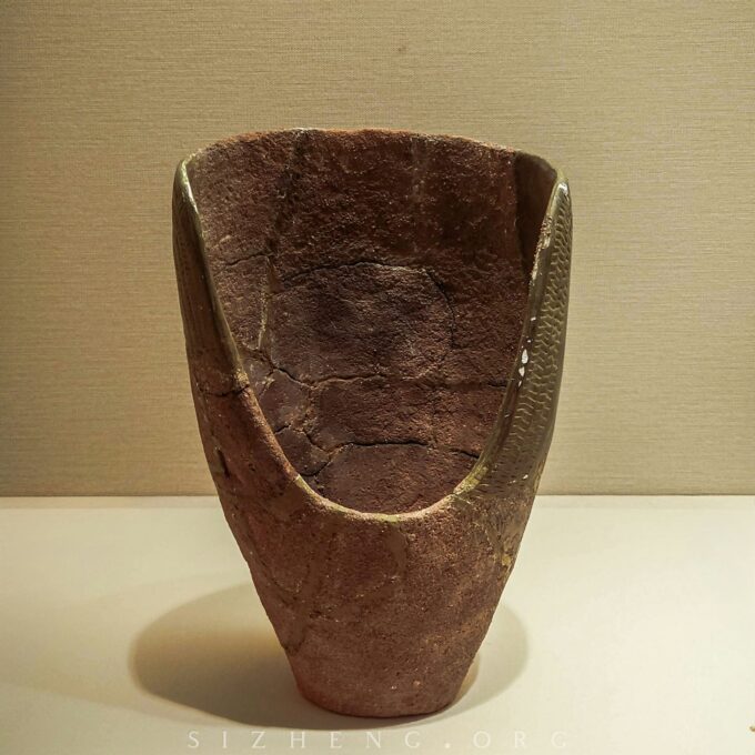 辽宁省博物馆馆藏新乐遗址出土的斜口陶器