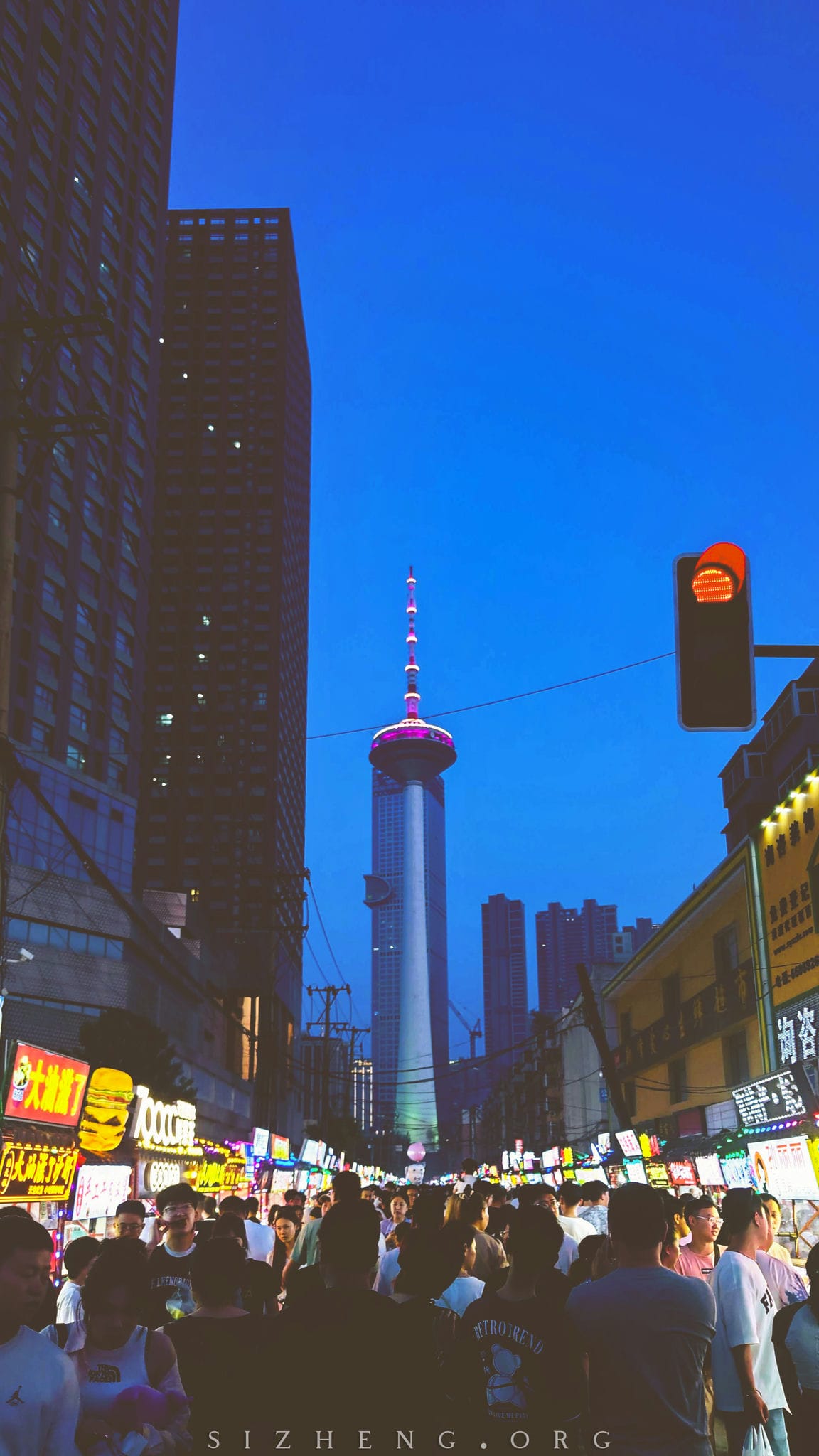 沈阳彩塔夜市