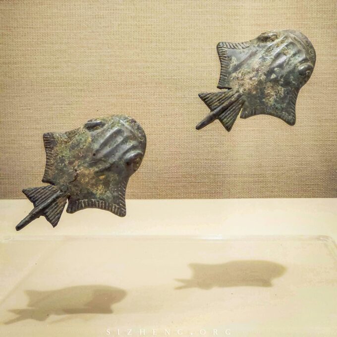 辽宁省博物馆馆藏春秋鳐鱼形铜饰件
