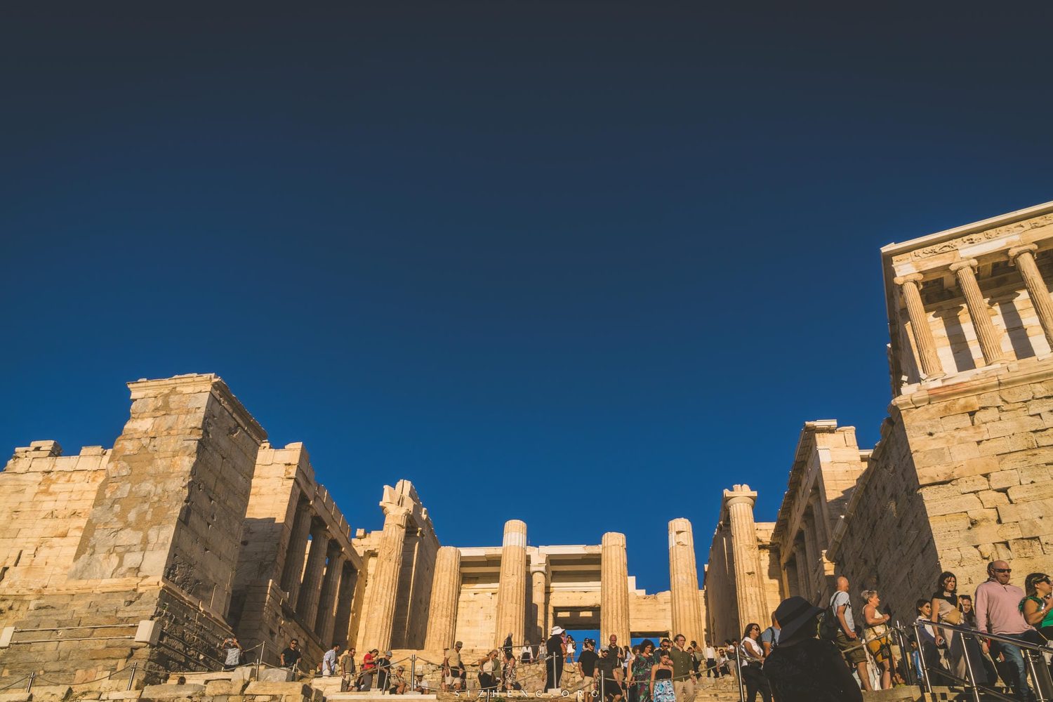 Propylaea / 山门
